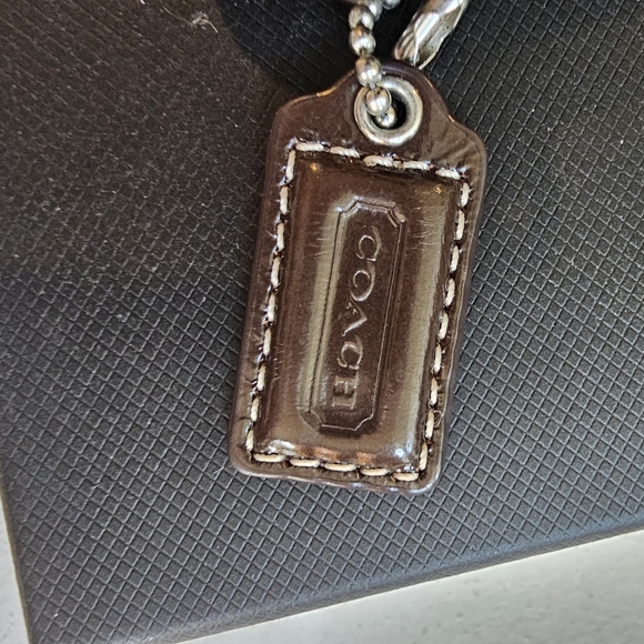 Coach change purse. Color: Brown - Picture 8 of 11